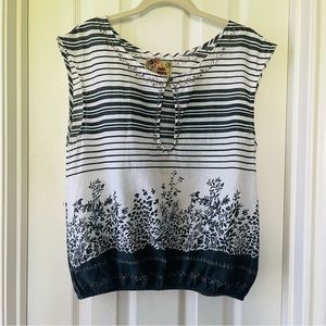 Free People White Embroidered Keyhole Top Size 8 Boho Sleeveless Floral